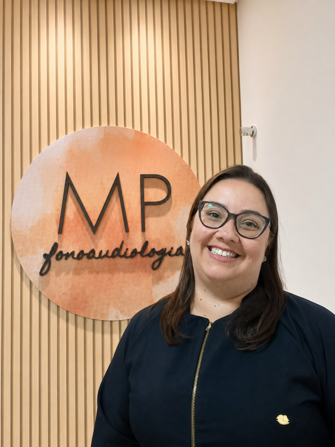 Mayara Prata em seu consultório de fonoaudiologia em Limeira